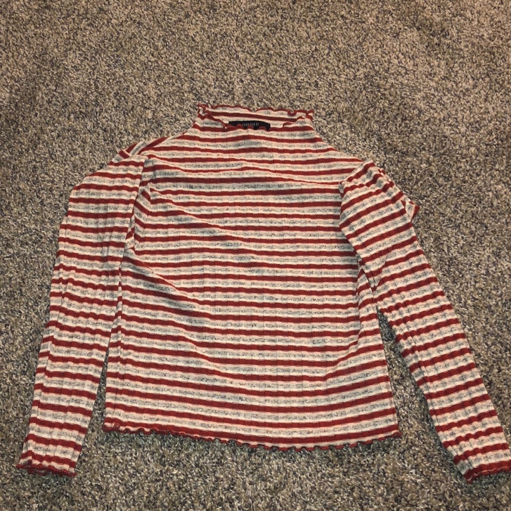 Cropped turtleneck long sleeved shirt